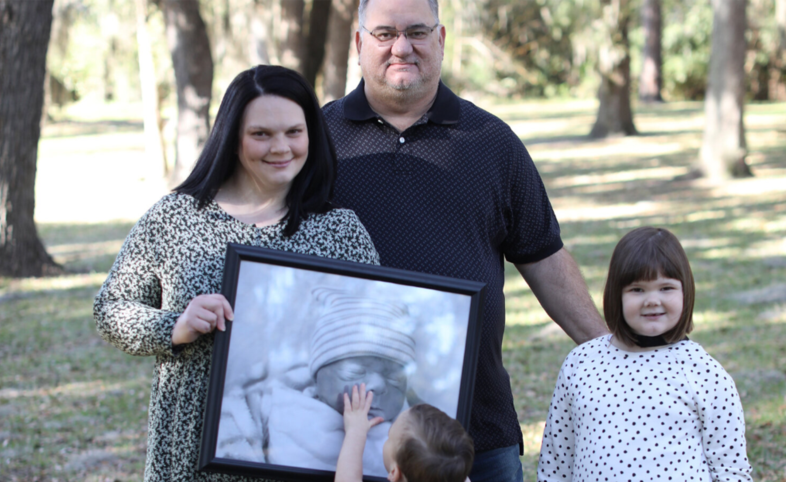 imgi_4_20250328_114256-scaled_0007_imgi_10_An-Angel-Family-Remembering-Their-Child